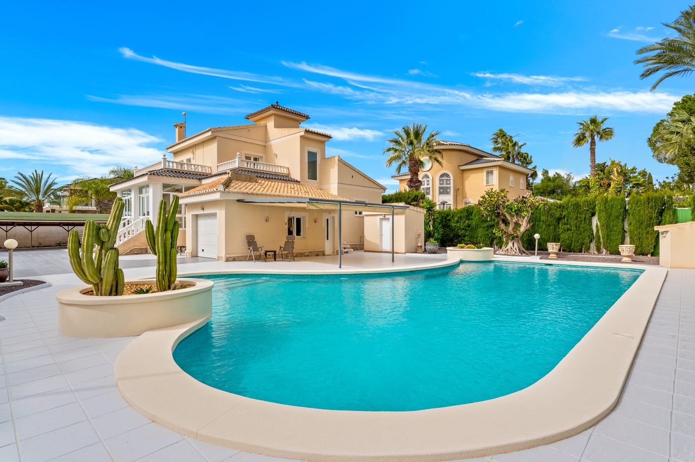 Villa with 4 bedrooms and 6 bathrooms in Ciudad Quesada – Rojales | Ref: K-003532