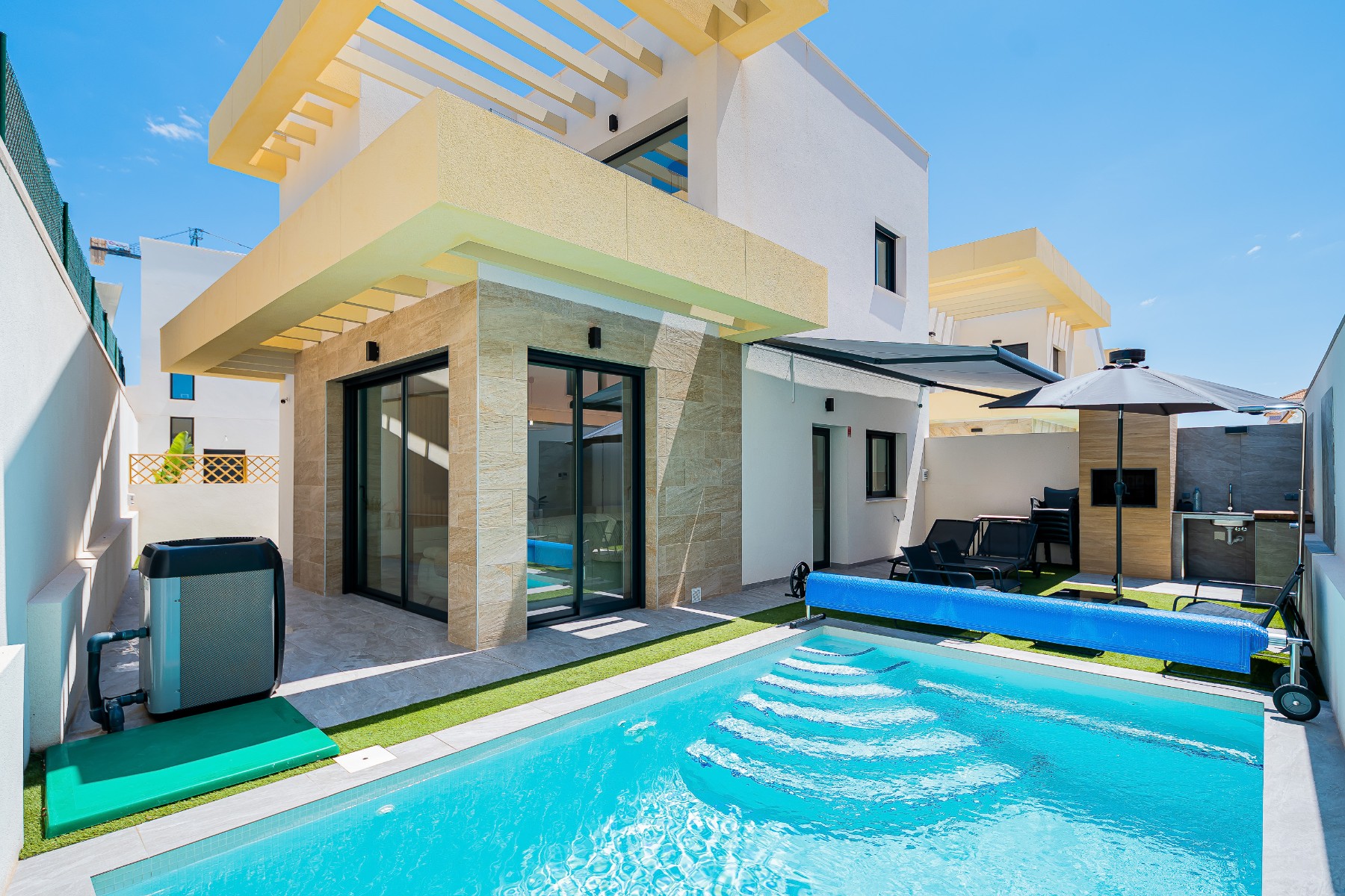 Villa with 3 bedrooms and 2 bathrooms in Los Montesinos | Ref: S-003540