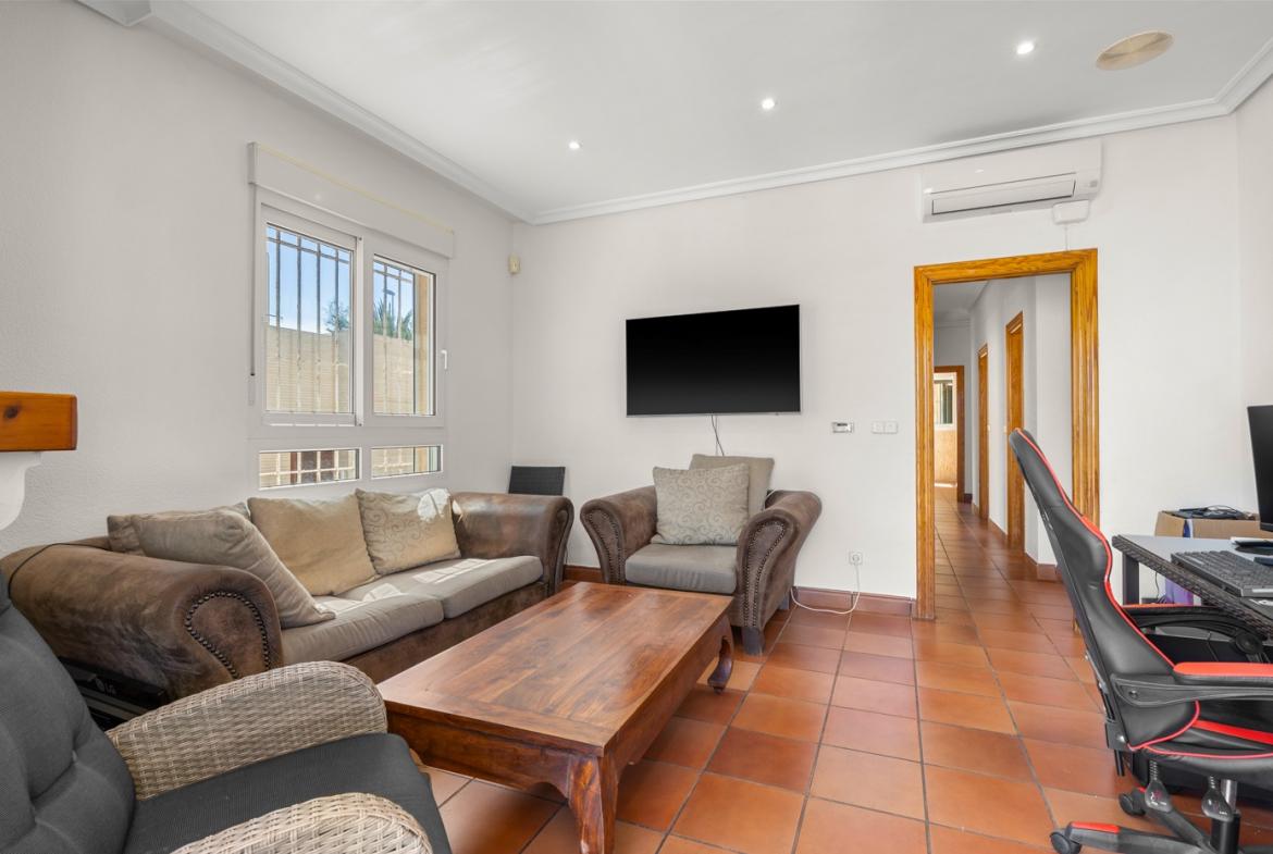 Bungalow with 3 bedrooms and 2 bathrooms in LOS URRUTIAS | Ref: SB-003557
