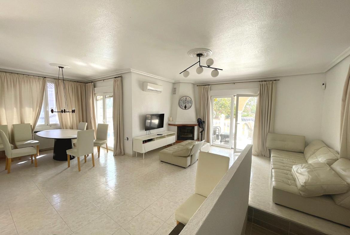 Detached villa with 4 bedrooms and 2 bathrooms in Ciudad Quesada | Ref: VA 5411