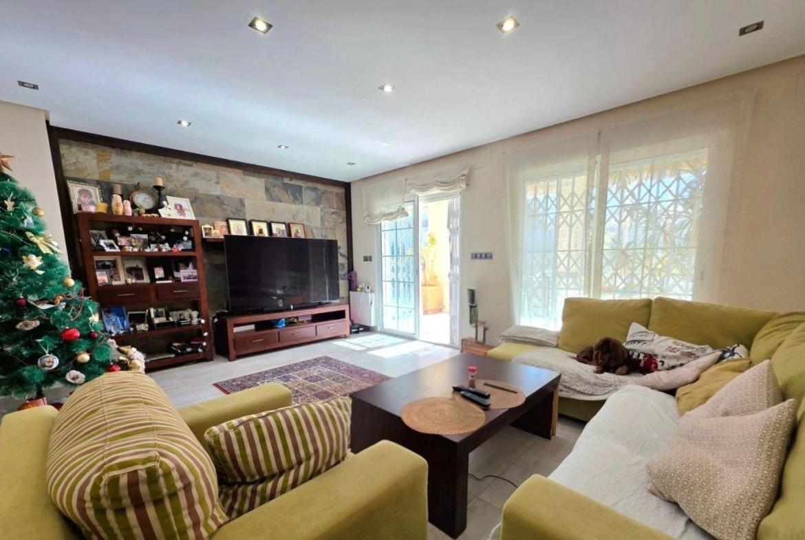 Villa with 5 bedrooms and 3 bathrooms in Dehesa de campoamor | Ref: URE5002/6689