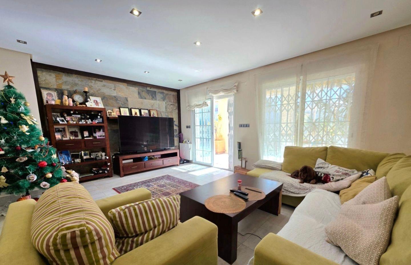Villa with 5 bedrooms and 3 bathrooms in Dehesa de campoamor | Ref: URE5002/6689
