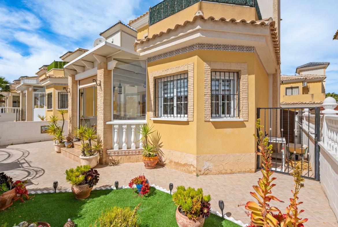 Detached villa with 3 bedrooms and 2 bathrooms in Algorfa | Ref: VA 5426