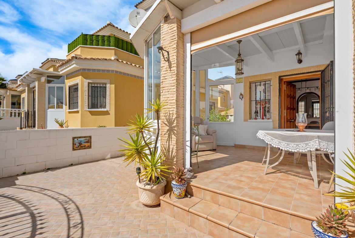 Detached villa with 3 bedrooms and 2 bathrooms in Algorfa | Ref: VA 5426