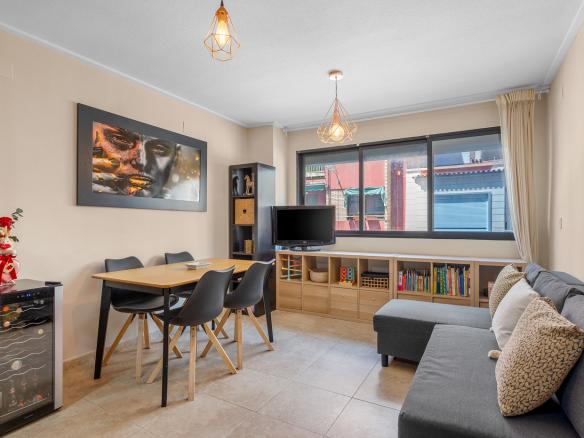 Flat with 2 bedrooms and 1 bathroom in Alicante | Ref: JU-003578