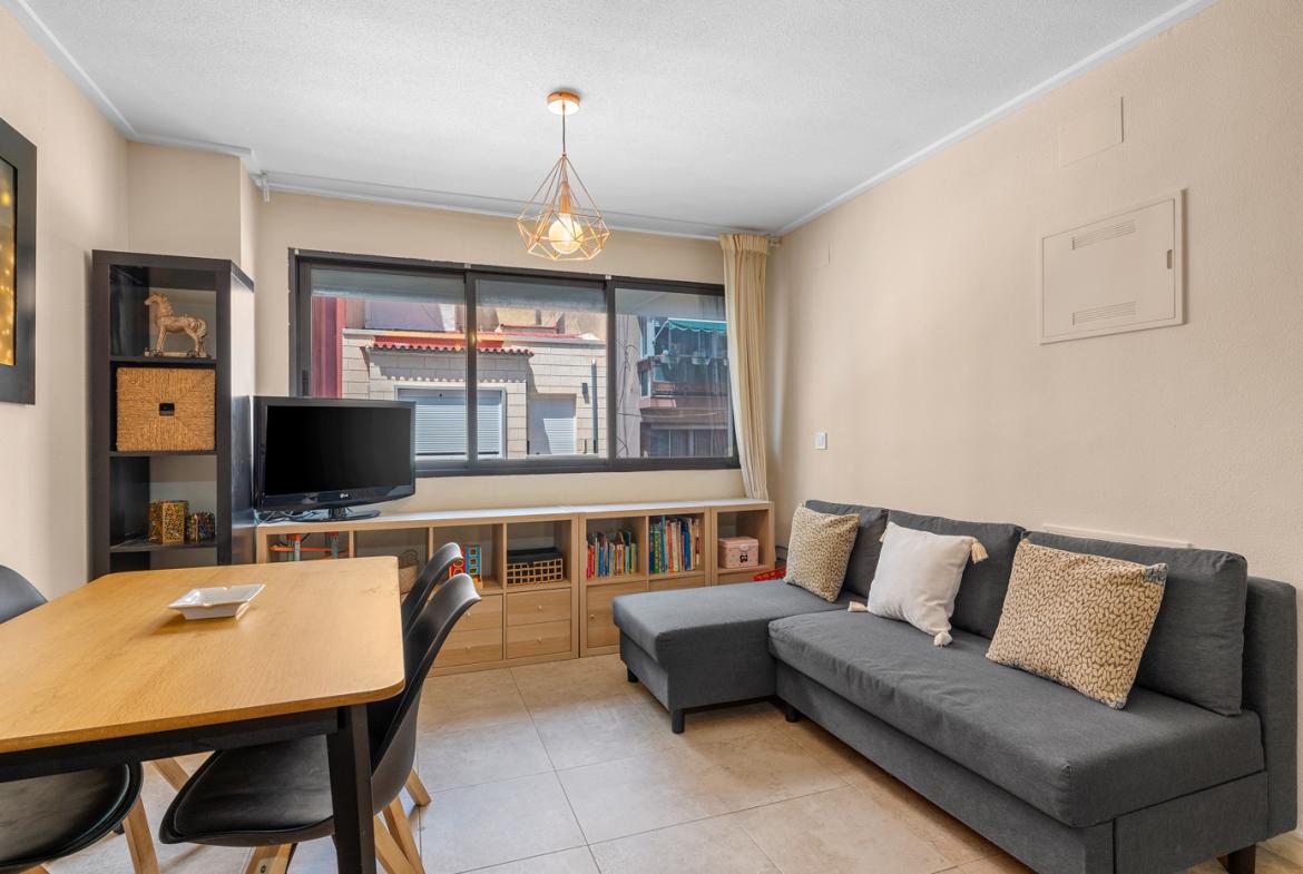 Flat with 2 bedrooms and 1 bathroom in Alicante | Ref: JU-003578