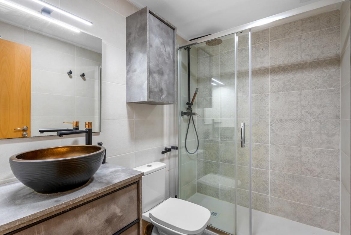 Flat with 2 bedrooms and 1 bathroom in Alicante | Ref: JU-003578