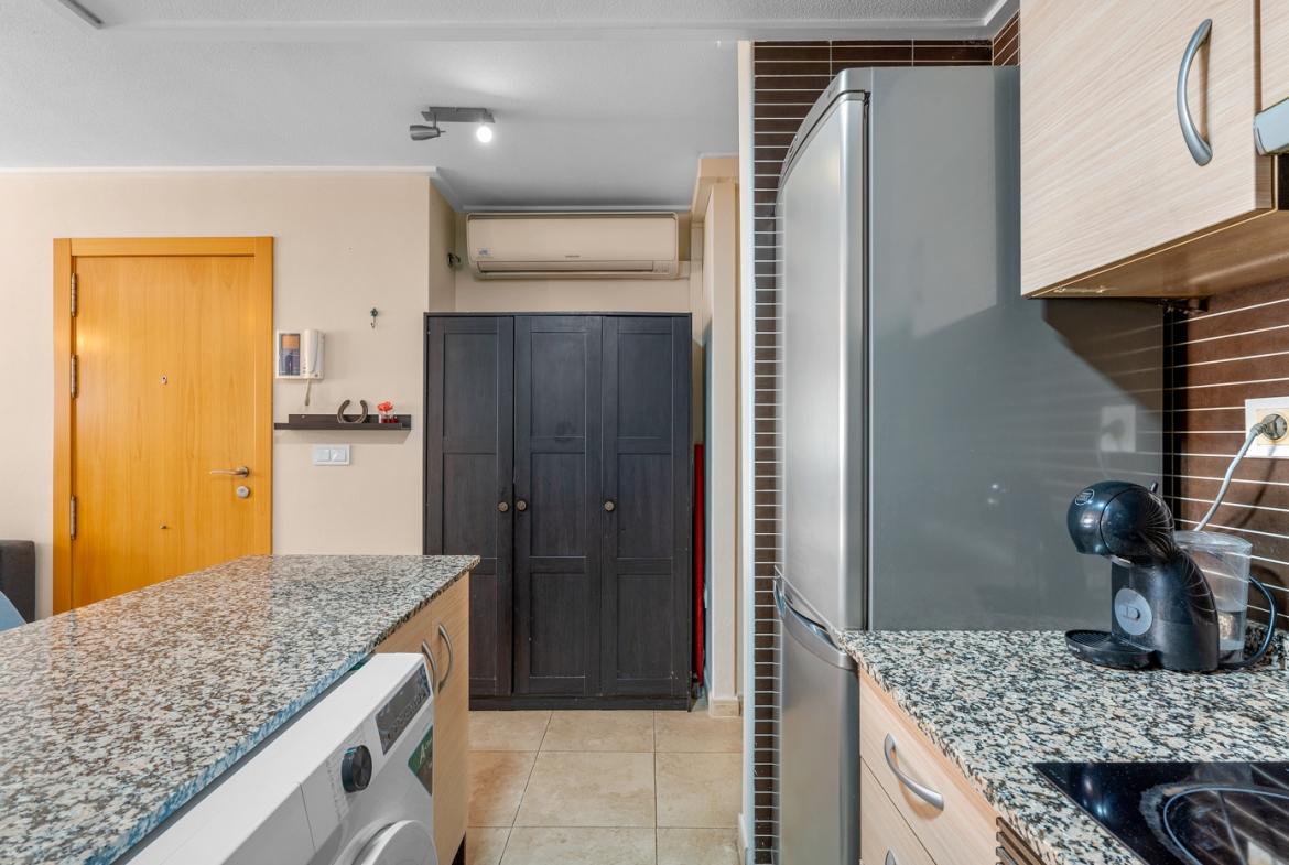 Flat with 2 bedrooms and 1 bathroom in Alicante | Ref: JU-003578