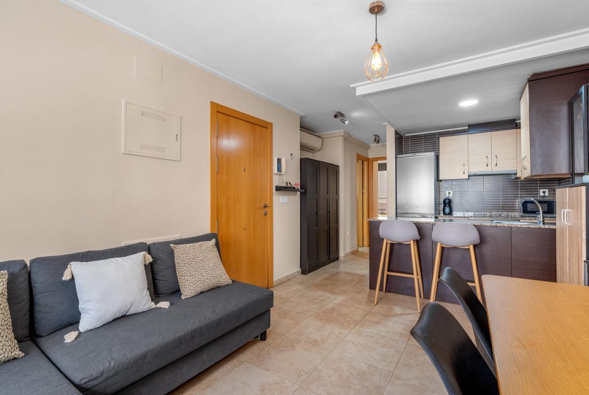 Flat with 2 bedrooms and 1 bathroom in Alicante | Ref: JU-003578