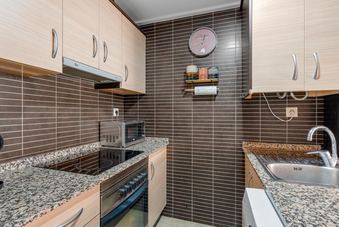 Flat with 2 bedrooms and 1 bathroom in Alicante | Ref: JU-003578