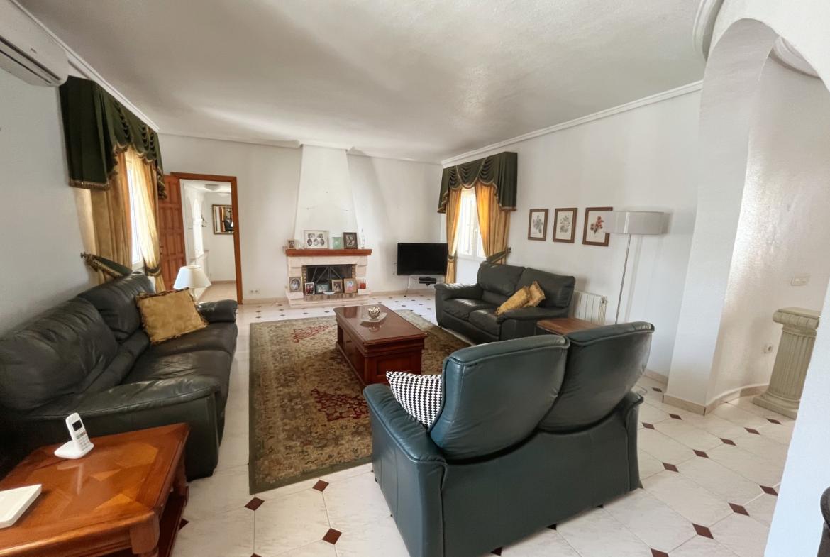 Detached villa with 4 bedrooms and 4 bathrooms in Ciudad Quesada | Ref: VA 5440