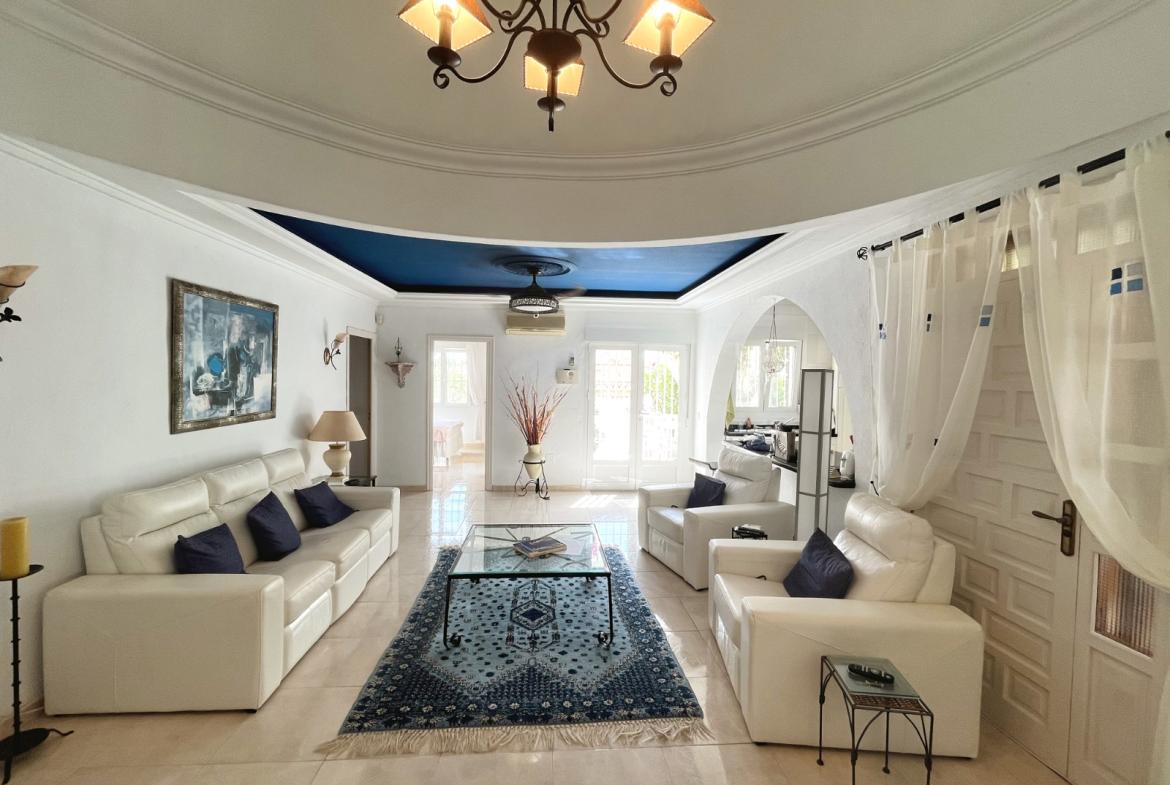 Detached villa with 6 bedrooms and 5 bathrooms in Ciudad Quesada | Ref: VA5443