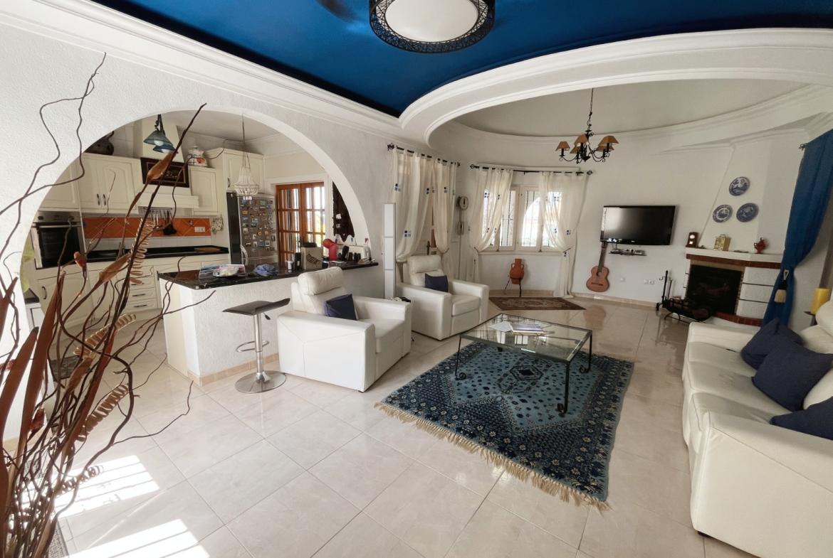 Detached villa with 6 bedrooms and 5 bathrooms in Ciudad Quesada | Ref: VA5443