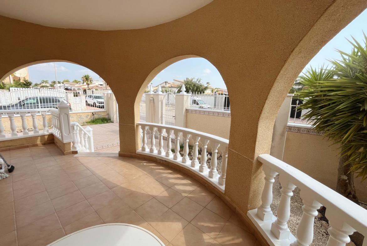 Detached villa with 2 bedrooms and 2 bathrooms in Ciudad Quesada | Ref: VA5447