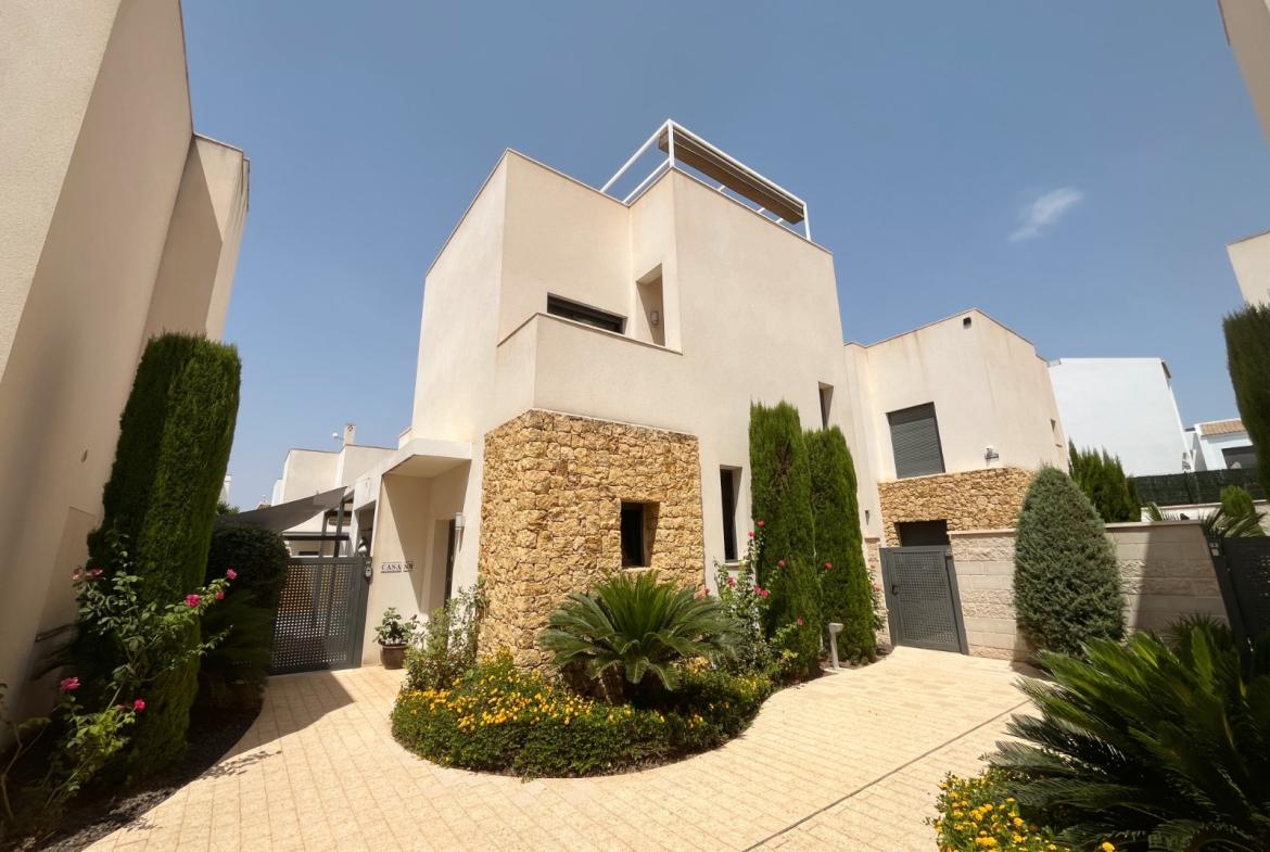 Detached villa with 2 bedrooms and 2 bathrooms in Ciudad Quesada | Ref: VA 5421