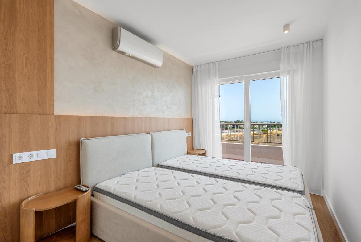 Apartment with 2 bedrooms and 2 bathrooms in Torrevieja | Ref: 2330/6689