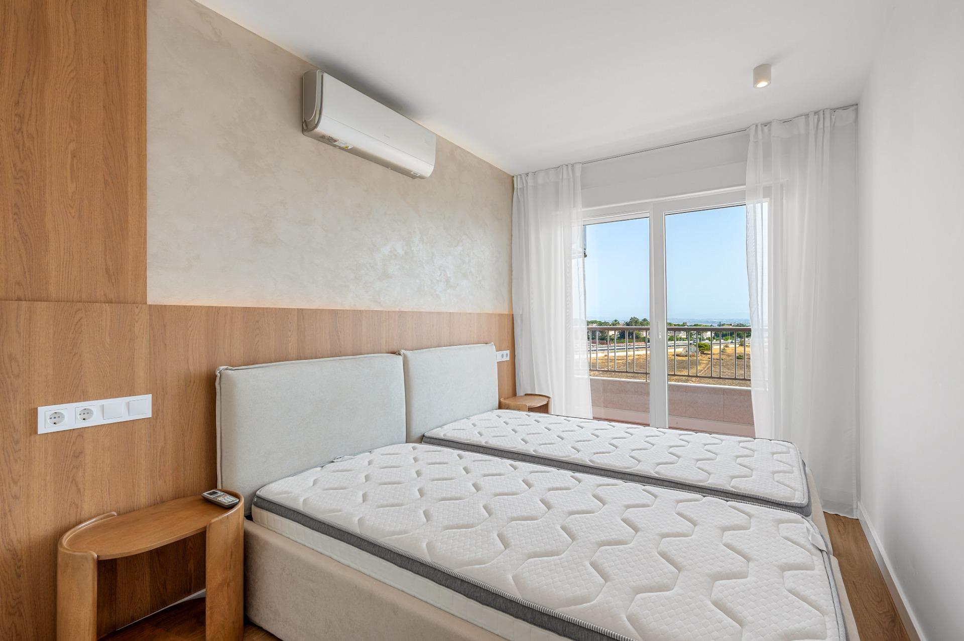 Apartment with 2 bedrooms and 2 bathrooms in Torrevieja | Ref: 2330/6689