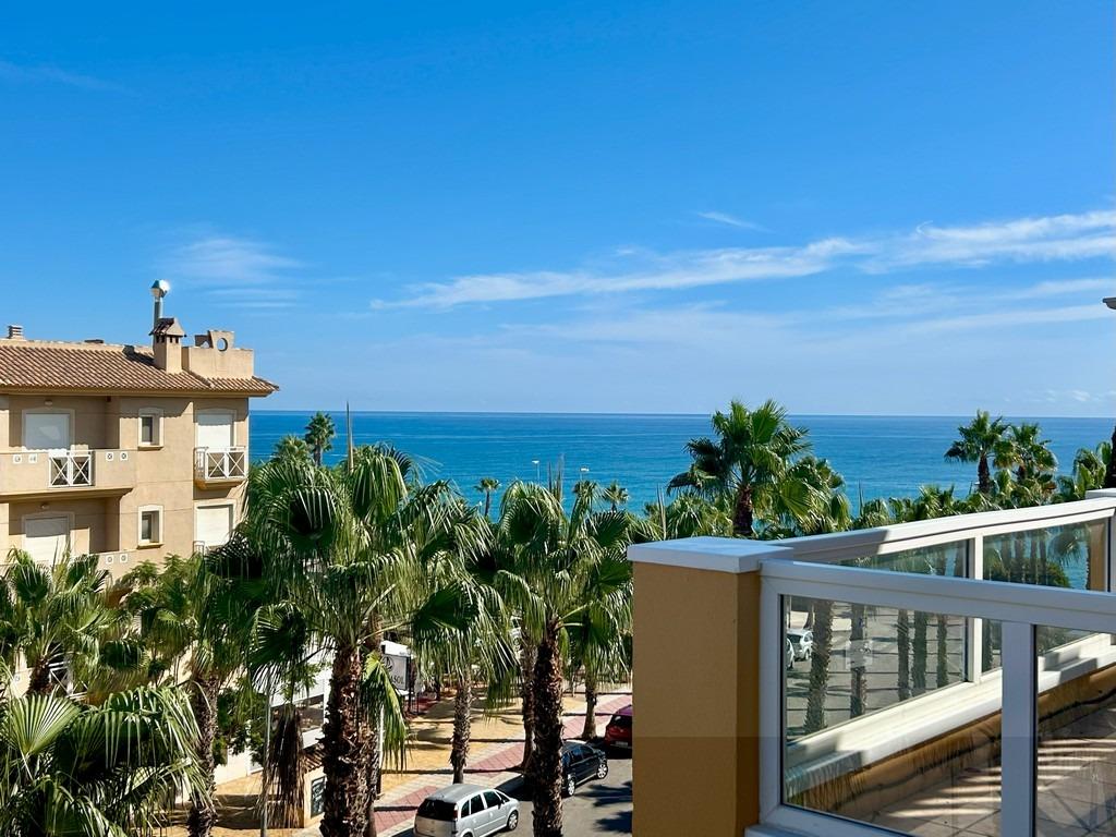 Penthouse with 3 bedrooms and 2 bathrooms in Dehesa de campoamor | Ref: URE3209/6689