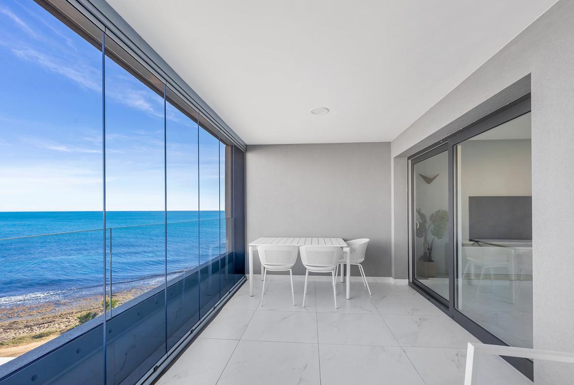Apartment with 2 bedrooms and 2 bathrooms in Torrevieja | Ref: 4208