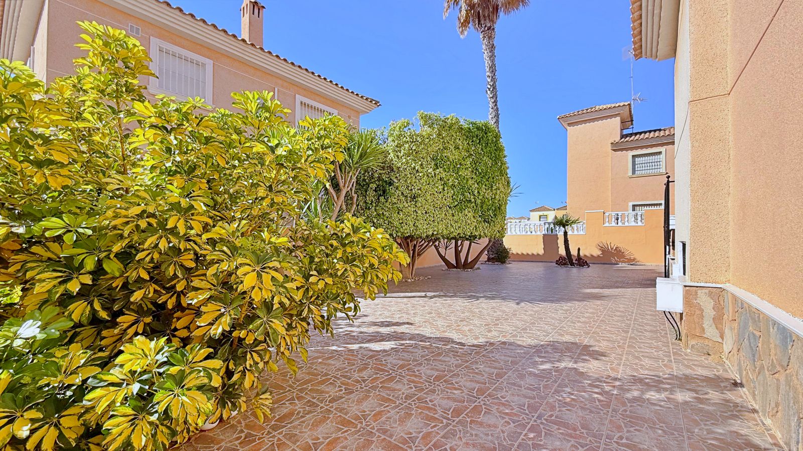 Villa with 4 bedrooms and 2 bathrooms in Orihuela | Ref: 4219