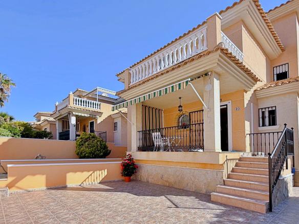 Villa with 4 bedrooms and 2 bathrooms in Orihuela | Ref: 4219
