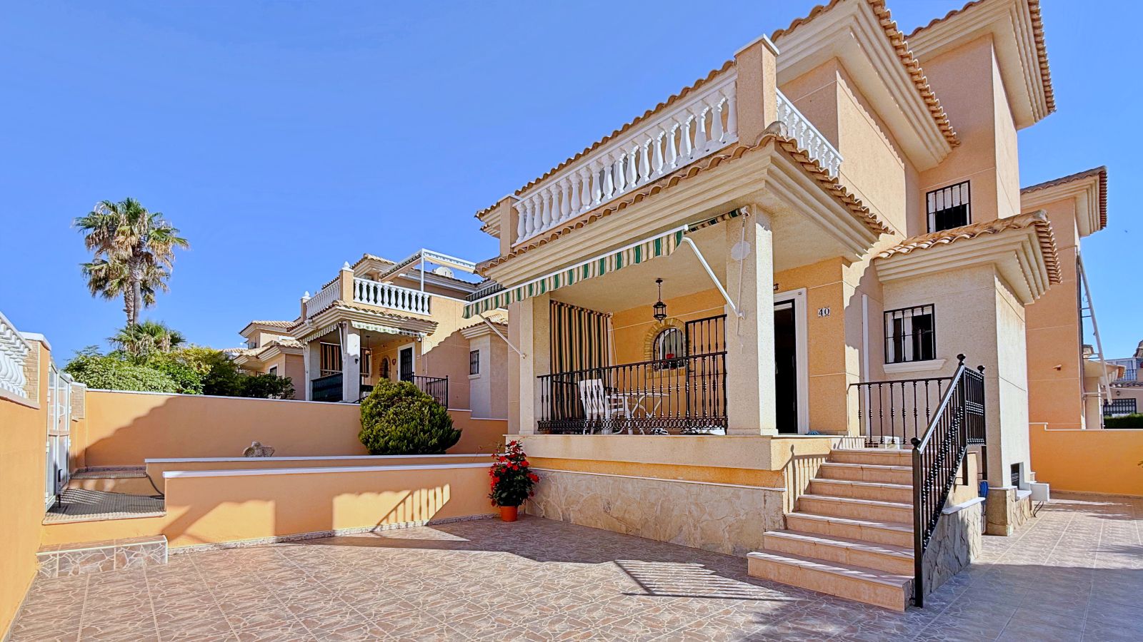 Villa with 4 bedrooms and 2 bathrooms in Orihuela | Ref: 4219