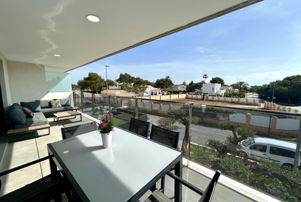 Apartment with 2 bedrooms and 2 bathrooms in Dehesa de campoamor | Ref: URED2323/6689