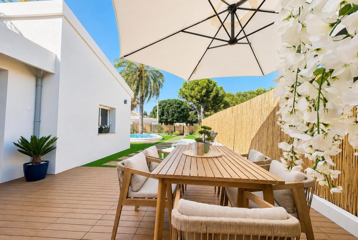 Semi with 4 bedrooms and 2 bathrooms in Orihuela Costa | Ref: URE4039/6689